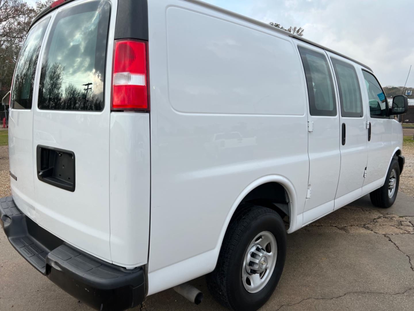 2021 White /Gray Chevrolet Express (1GCWGAFP0M1) with an 4.3L V6 engine, Automatic transmission, located at 4520 Airline Hwy, Baton Rouge, LA, 70805, (225) 357-1497, 30.509325, -91.145432 - 2021 Chevy Express 2500 Cargo Van 4.3 V6 152K Miles, Power Windows & Locks, Cold A/C & Heat, Dent In Rear Bumper(See Pic). NO IN HOUSE FINANCING. FOR INFO PLEASE CONTACT JEFF AT 225 357-1497 CHECK OUT OUR A+ RATING WITH THE BETTER BUSINESS BUREAU WE HAVE BEEN A FAMILY OWNED AND OPERATED BUSINESS AT - Photo#5